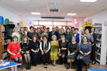 Поздравление с 8 Марта женщин-руководителей